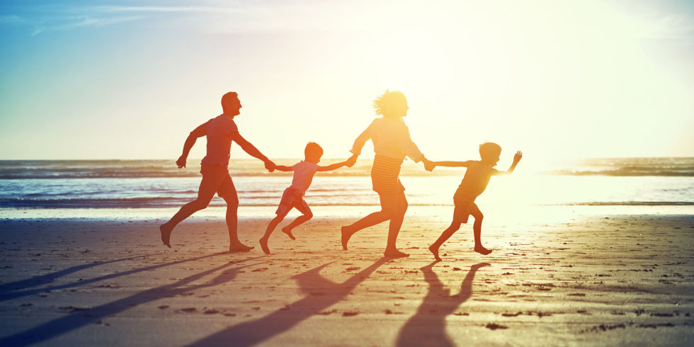 landscape-1494502247-happy-family-on-beach.jpg